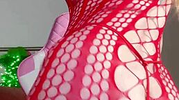 fingering curvy hairy pussy to orgasm