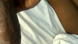 对着黑人女友身体猛撸管