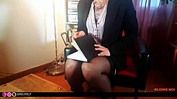 ta banquiere est une vraie salope - jerk off