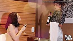 Madame pediu servi�o de quarto e acabou levando linguada no cu - lady snow brasil