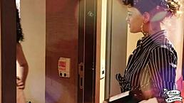 Madame pediu servi�o de quarto e acabou levando linguada no cu - lady snow brasil