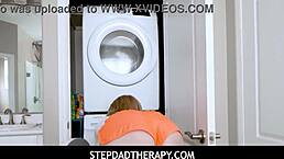 Stepdadtherapy让18岁继女Sahara Skye在Jay Rock手指下高潮POV