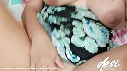 印度Desi老婆手指扣逼到高潮