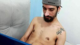 sentando nos 23 cm de piroca do amigo