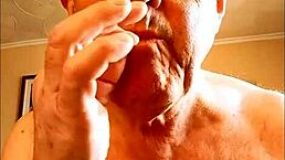 Mature woman wanks to cumshot on biscuit