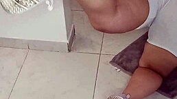 me encanta hacer ejercicios de yoga con un hilo muy pequeño y mostrar siempre mi enorme culo 😊