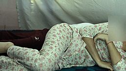 印度家庭性爱在火辣印地语高清视频中 😍