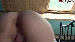 Zierliche BR�NETTE TEEN in WEI�ER STRUMPFHOSE POV!