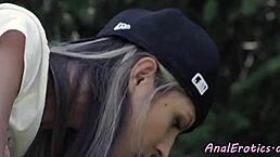 Wow, this young babe gets buttfucked and creamed outdoors! 😍