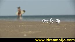 I'm so into this beach vibe while fingering myself. Solo moments just feel right here.