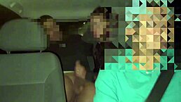 年轻猛男在街上车里干我老公开车