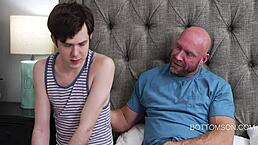 呃，大继父完全征服我这个 twink儿子，粗暴释放！