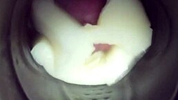 悠闲玩飞机杯自慰，最后射得一塌糊涂内射