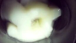 悠闲玩飞机杯自慰，最后射得一塌糊涂内射