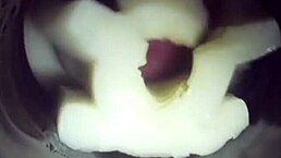 悠闲玩飞机杯自慰，最后射得一塌糊涂内射