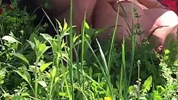 老板在户外出轨操年轻秘书