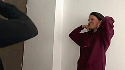 el culo de la esposa de mi mejor amigo me aprieta muy bien la boca