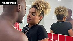 Novinha Safada Tranza Escondido Do Pai E Da M�e Dentro Do Banheiro Com O Negao Dotado