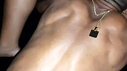 meu namorado deixou os amigos foderem minha bucetinha e gozarem dentro