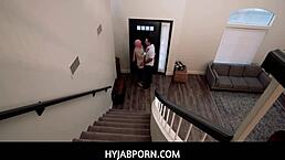 火辣穆斯林美女克洛伊·阿穆尔违规跟陌生人来场性感做爱