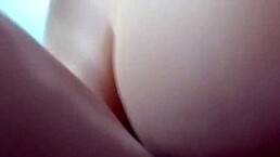 求你了，让我破了你粉嫩屁股，丰满继妹，自拍动作