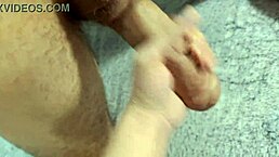 想看我后入式帮他打飞机？超热！