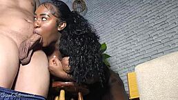 Gozada escorrendo do cu da morena gostosa em hentai interracial anime