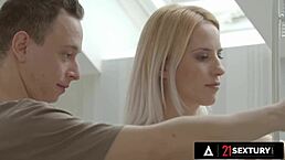 火辣金发Amy Douxxx感性玩弄后吃下巨量颜射