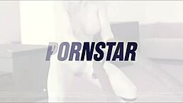 想和科里·蔡斯在健身房裸体禁忌锻炼吗？她的大奶等着你！