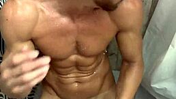 黄金雨乐趣热烈同性动作