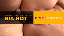 哟，淋浴玩乐比亚·霍特和妮可·罗曼诺夫超狂野！