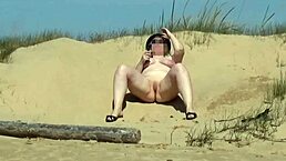 Ever seen a juicy female bodybuilder flash and fuck on the beach?