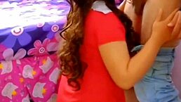 操穿红裙老婆有人看还想加入 结果俩人一起真实自拍