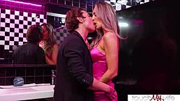 想分享我金发辣妻Mandy Rhea吗？