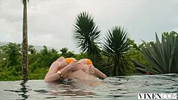 红发Scarlett超想狂野乳交和传教士体位！