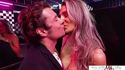 想分享我金发辣妻Mandy Rhea吗？