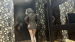 Milfycalla 棕毛连帽夹克上满是精液