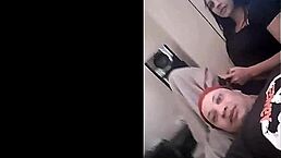 Morena Novinha 用热屁股和舌玩干 Dotado