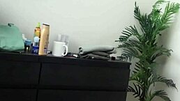 想加入我们在桑给巴尔雨天假期来个快速女上位吗？