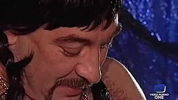 金发大奶Dolly Golden被朋友老公猛钻