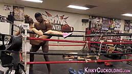 骚货吞下巨屌黑鸡巴玩得开心