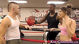 骚货吞下巨屌黑鸡巴玩得开心