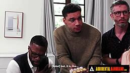 意外群交：叛逆妹Rebel Rhyder被朋友欢呼粗暴blowbang？