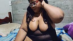 meia irmã descansa após festa e é fudida pelo meio irmão. leva gozada farta na boca!