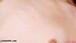 火辣缪斯在热辣摄影中炫耀性感身材