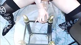 性感emo人妖舔自己精液！