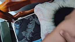 meia irmã descansa após festa e é fudida pelo meio irmão. leva gozada farta na boca!