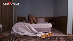 Ele se puxou chupando a loira gostosa