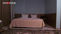 Ele se puxou chupando a loira gostosa