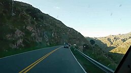 Volviendo de vacaciones, amigo nos muestra puta de esquina cogiendo duro - uff, que locura!